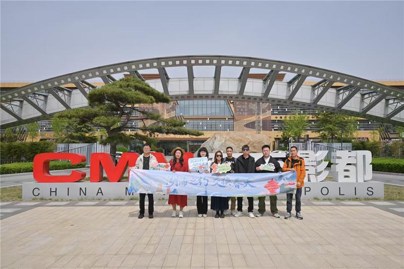 杭州、无锡网络大V探访青岛东方影都 共话影视产业新未来